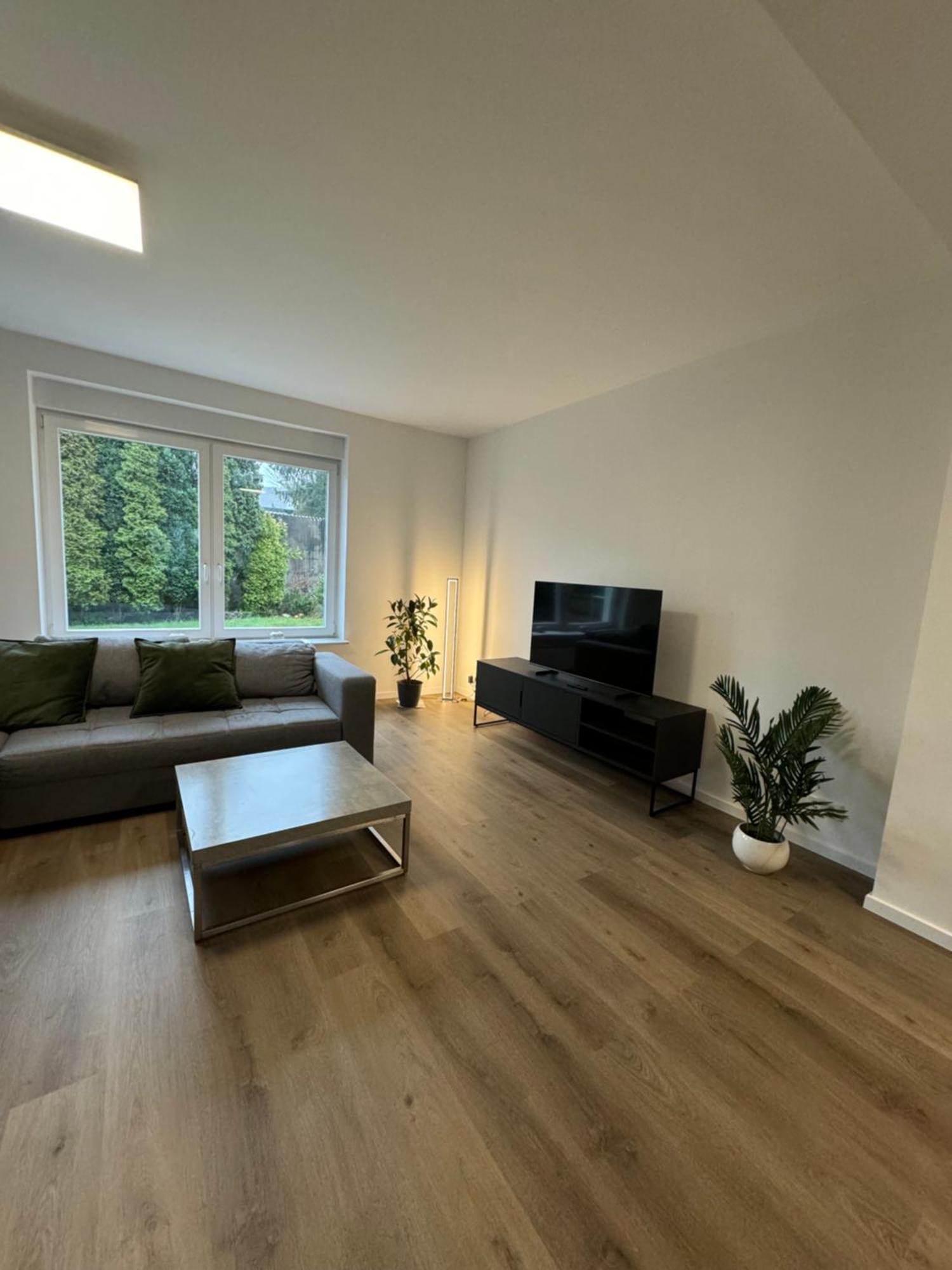 Haus Mit Garten - Kingbett - Wifi - Parkplatz Есен Екстериор снимка